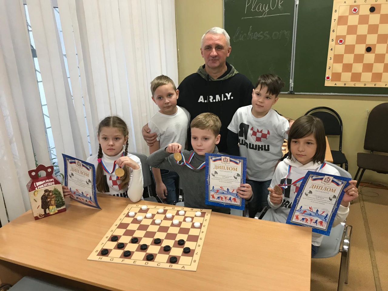 Васенькин и дети.jpg